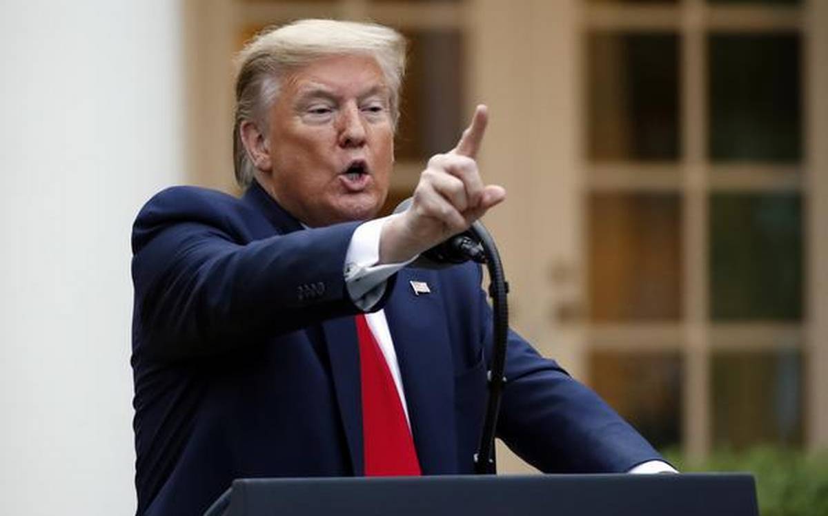  Trump signs executive order to withdraw US from WHO 