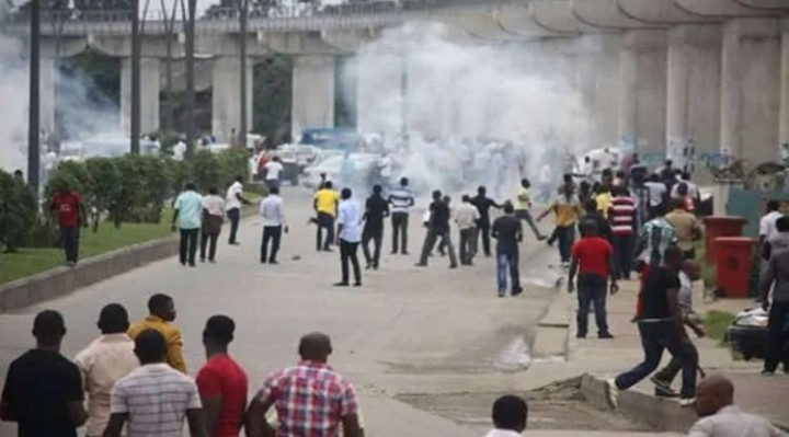 Gunshots as Navy youths clash over fuel smuggling in Lagos community Gunshots as Navy youths clash over fuel smuggling in Lagos community