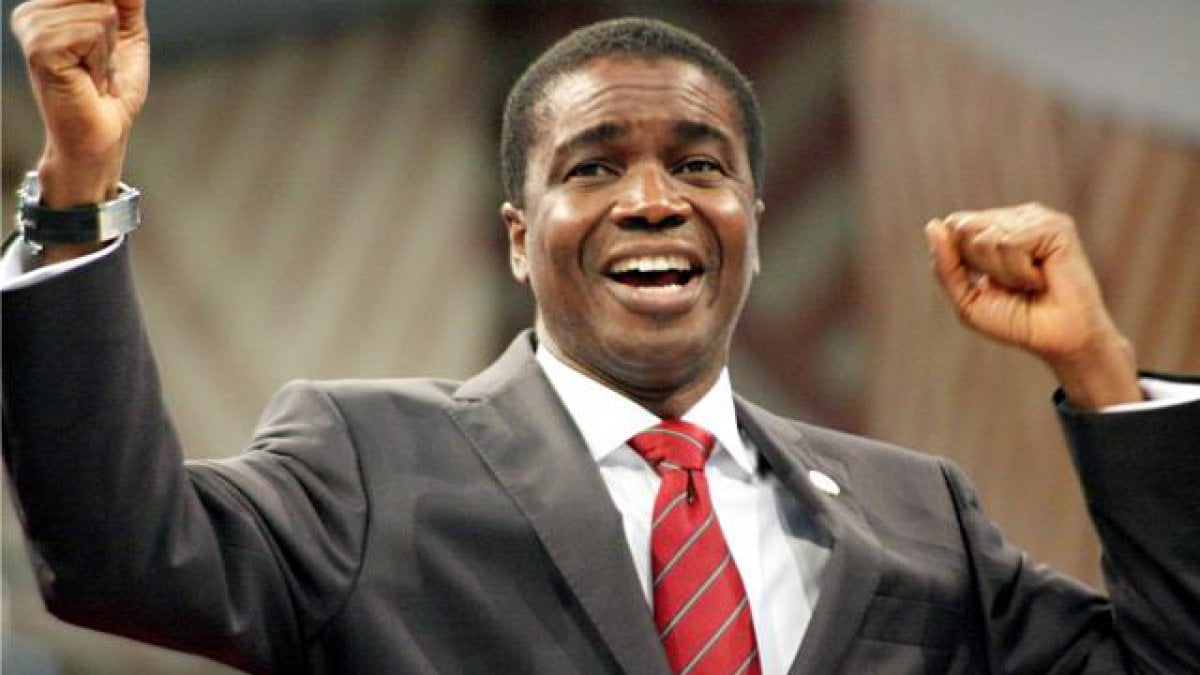  Huge crowd as David Abioye launches own church with inaugural service 