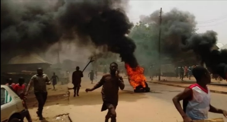 Tension as gun battle erupts between soldiers gunmen in Abia Tension as gun battle erupts between soldiers gunmen in Abia