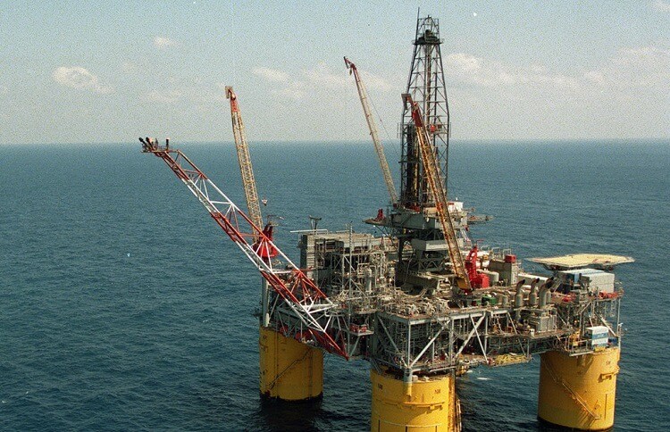 FG threatens to revoke all dormant oil block licences FG threatens to revoke all dormant oil block licences