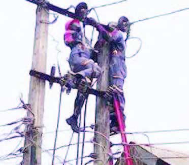 28 year old man electrocuted while trying to fix fault on high tension cable 28 year old man electrocuted while trying to fix fault on high tension cable