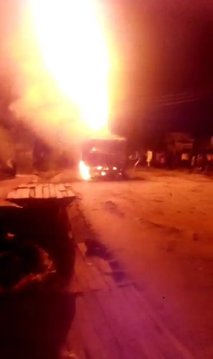 Vehicles shops destroyed as tanker explodes in Oyo Vehicles shops destroyed as tanker explodes in Oyo