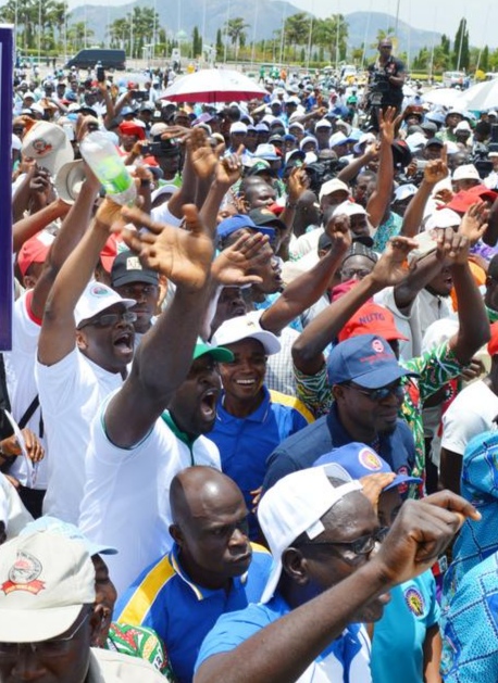 Nigerian gov approves new minimum wage of N75 000 to workers Nigerian gov approves new minimum wage of N75 000 to workers