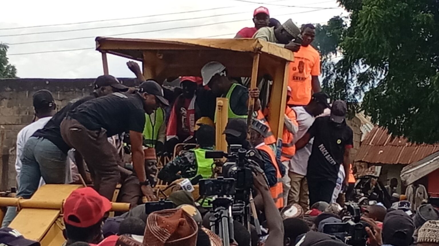 Senator Buba flags off construction of 2 5km road in Zaranda town Senator Buba flags off construction of 2 5km road in Zaranda town