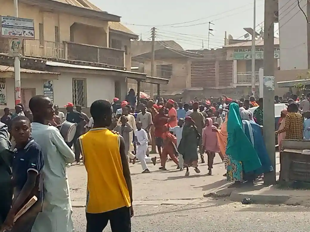 Kano residents celebrate power restoration after prolonged blackout Kano residents celebrate power restoration after prolonged blackout