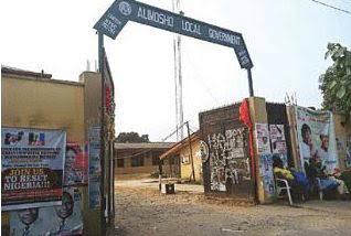 Drama as suspended Lagos LG boss vice clash over control of office Drama as suspended Lagos LG boss vice clash over control of office