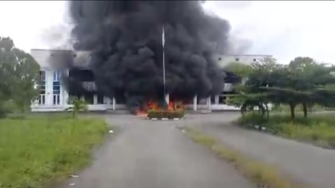 BREAKING Fire guts another Rivers LG council headquarters BREAKING Fire guts another Rivers LG council headquarters