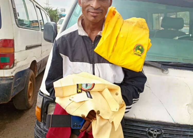 LASTMA arrest fake officer extorting motorists on Oshodi bridge LASTMA arrest fake officer extorting motorists on Oshodi bridge