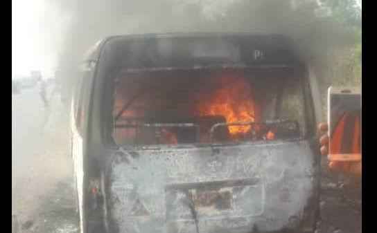 Tragedy as woman 2 children burnt to death in bus fire on Abuja Lokoja highway Tragedy as woman 2 children burnt to death in bus fire on Abuja Lokoja highway