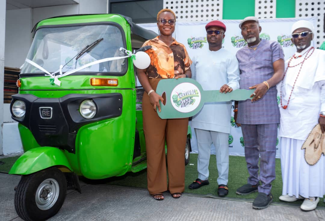 Glo Festival of Joy First Prado winner receives prize Glo Festival of Joy First Prado winner receives prize