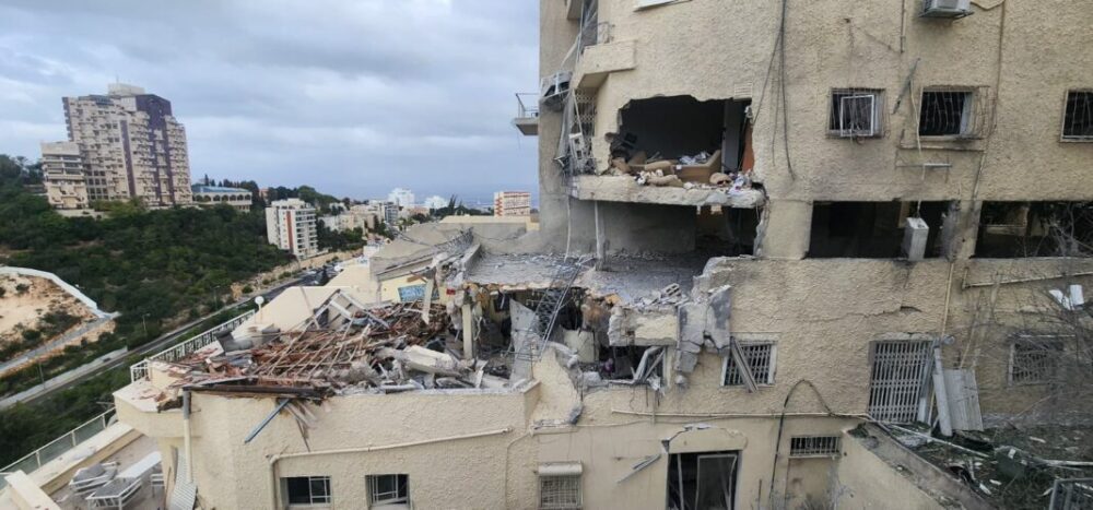 Severe damage in Tel Aviv as Hezbollah fires 340 massive missiles at Israel Severe damage in Tel Aviv as Hezbollah fires 340 massive missiles at Israel