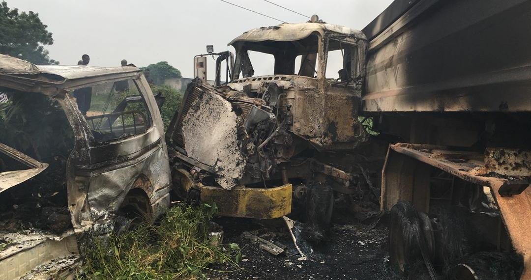 3 killed many injured as trailer rams into shops in Akwa Ibom 3 killed many injured as trailer rams into shops in Akwa Ibom