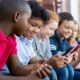  Australia bans under 16s from social media 