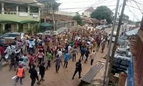Gunmen kill 4 kidnap hotel manager in Anambra attack Gunmen kill 4 kidnap hotel manager in Anambra attack