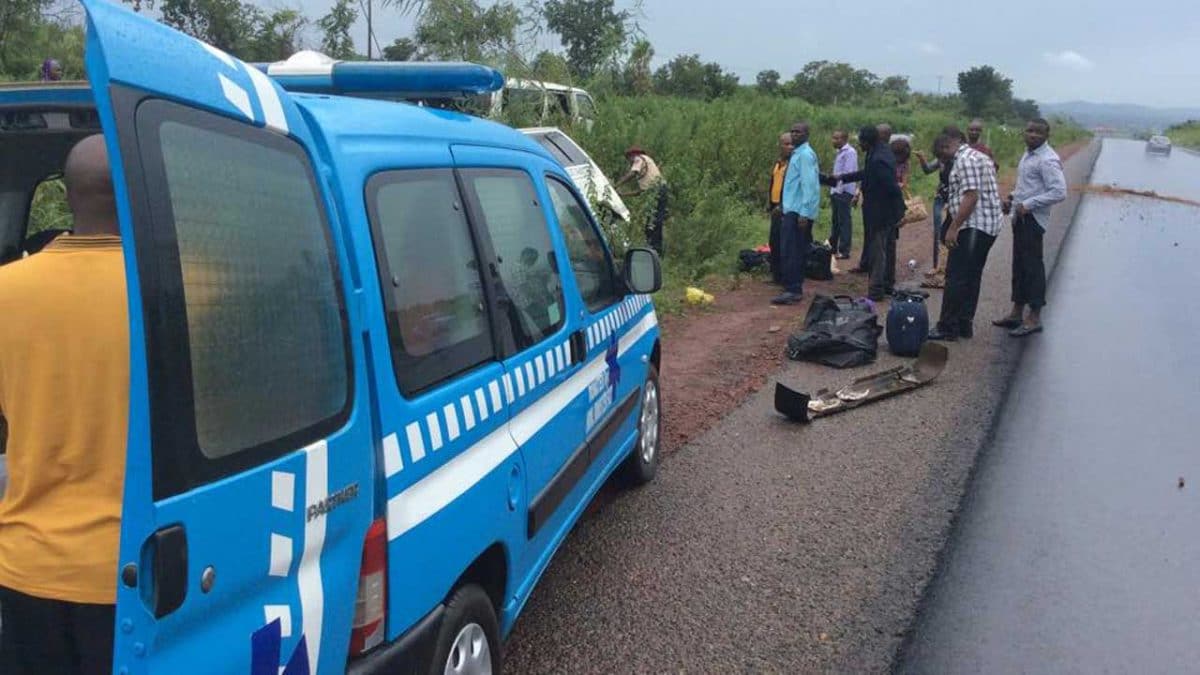 Tragedy as 5 UNIOSUN students killed in ghastly auto accident Tragedy as 5 UNIOSUN students killed in ghastly auto accident