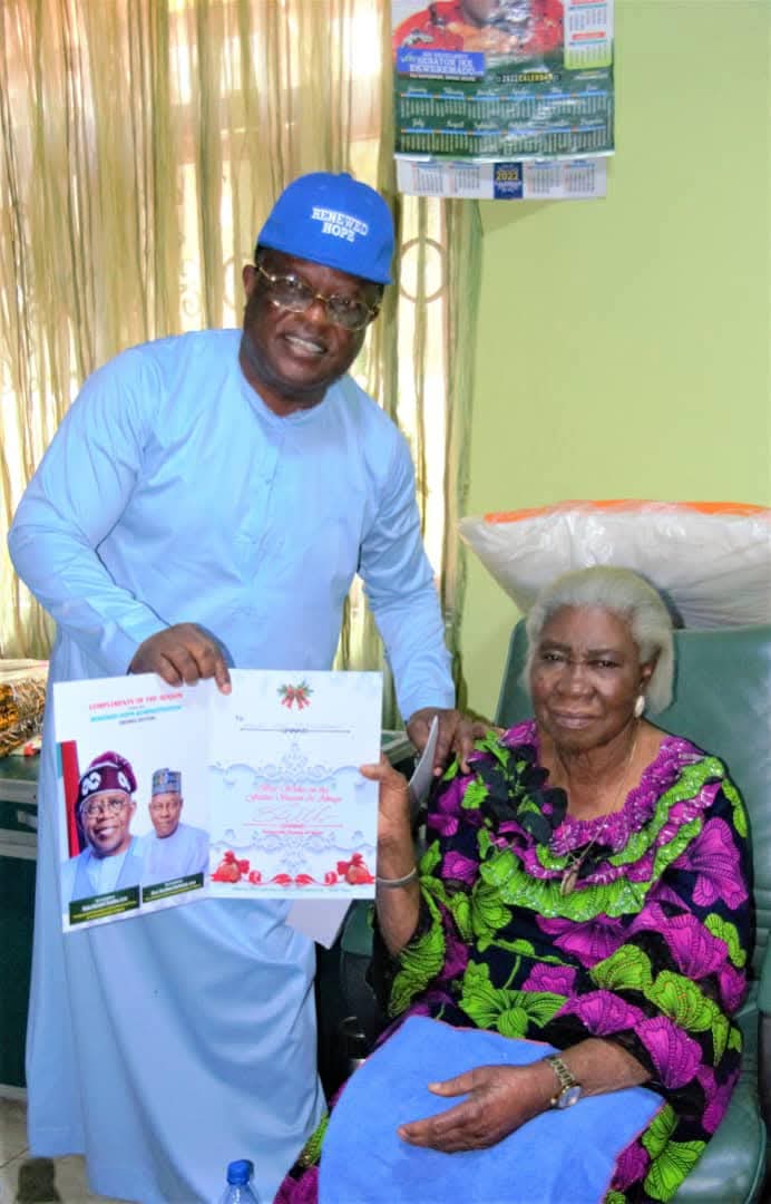 Umahi visits Ekweremadu 8217 s mum gifts her Tinubu Shettima 8217 s card Umahi visits Ekweremadu s mum gifts her Tinubu Shettima s card
