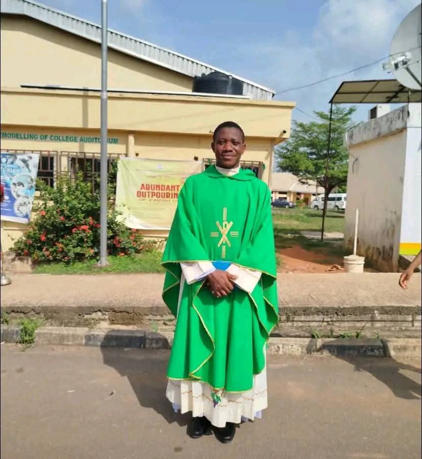 JUST IN Nigerian Catholic priest sh0t dead along busy expressway JUST IN Nigerian Catholic priest sh0t dead along busy expressway