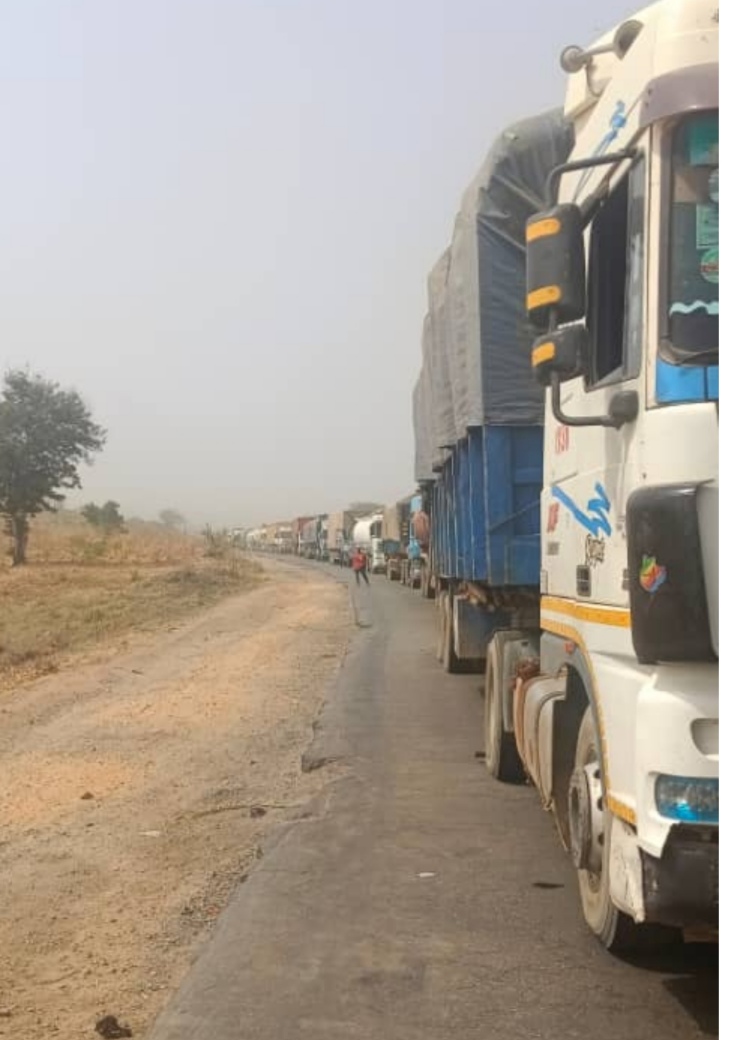 Motorists stranded as Abuja Kaduna road blocked Motorists stranded as Abuja Kaduna road blocked