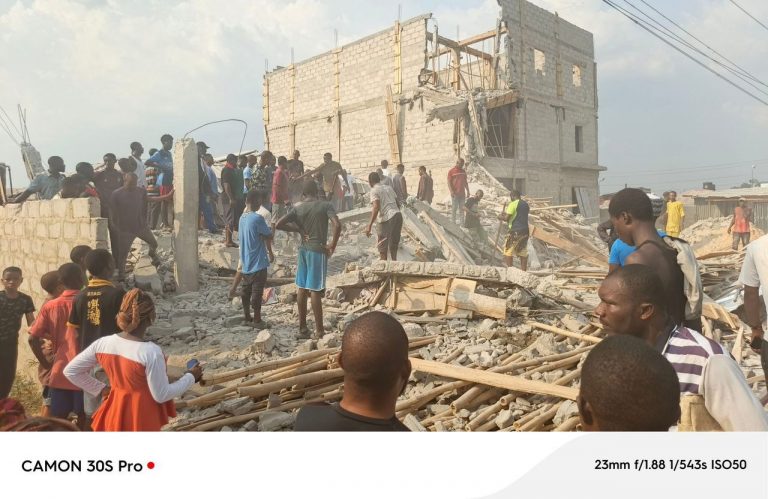 7 cheat death as 3 storey building collapses in Rivers 7 cheat death as 3 storey building collapses in Rivers