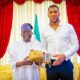  Anthony Joshua visits president Tinubu presents autographed glove 