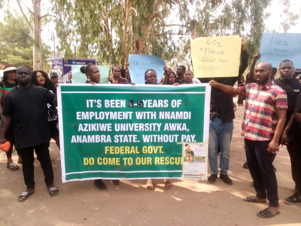 UNIZIK lecturers protest unpaid salaries after 5 years UNIZIK lecturers protest unpaid salaries after 5 years