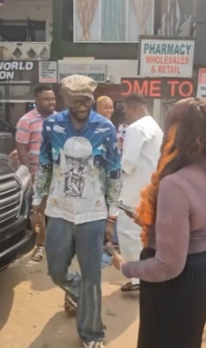 2face seen shopping with new lover day after mother raised alarm over his whereabouts 2face seen shopping with new lover day after mother raised alarm over his whereabouts
