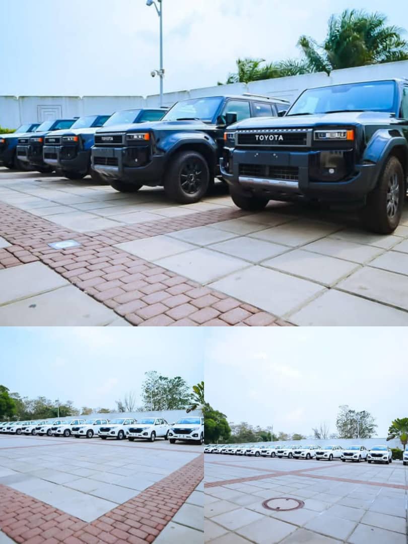 Nigerian gov presents additional vehicles to legislators to back up their SUVs Nigerian gov presents additional vehicles to legislators to back up their SUVs