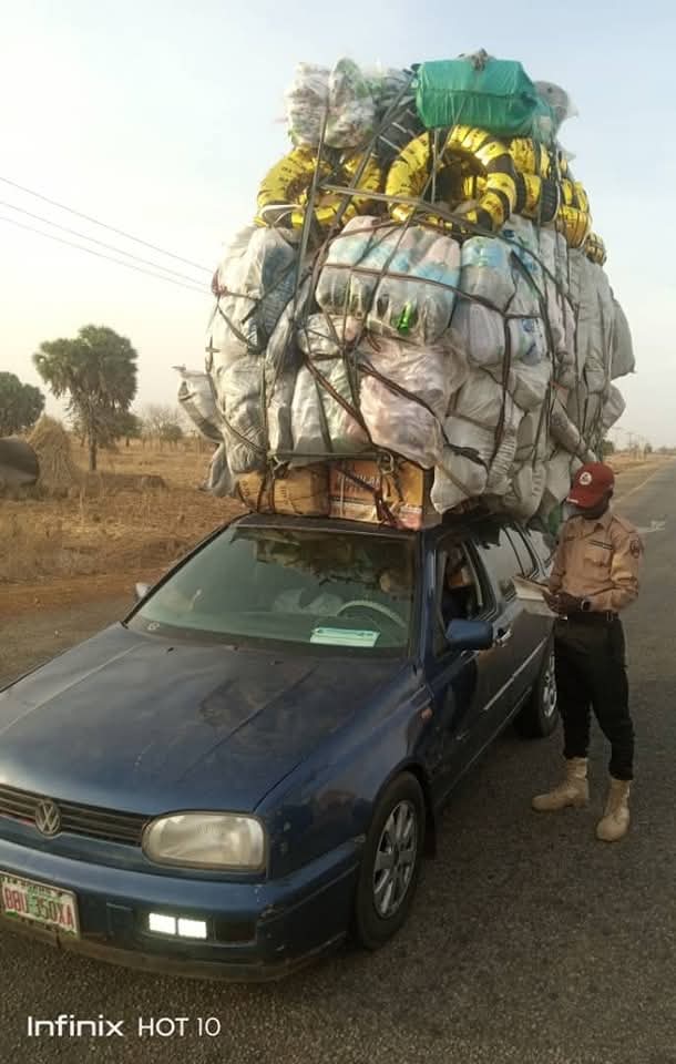 FRSC intercepts overloaded vehicle on busy Nigerian road FRSC intercepts overloaded vehicle on busy Nigerian road