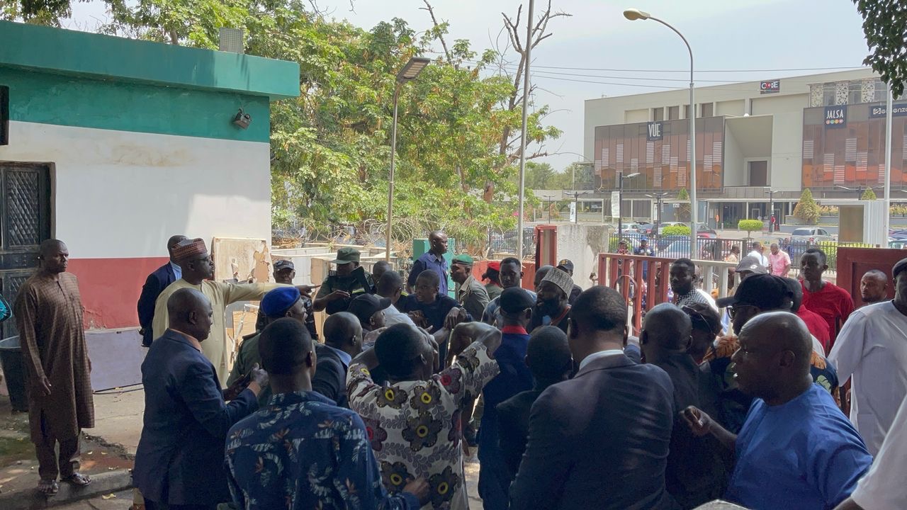 PDP crisis deepens as security operatives disperse thugs at national secretariat PDP crisis deepens as security operatives disperse thugs at national secretariat