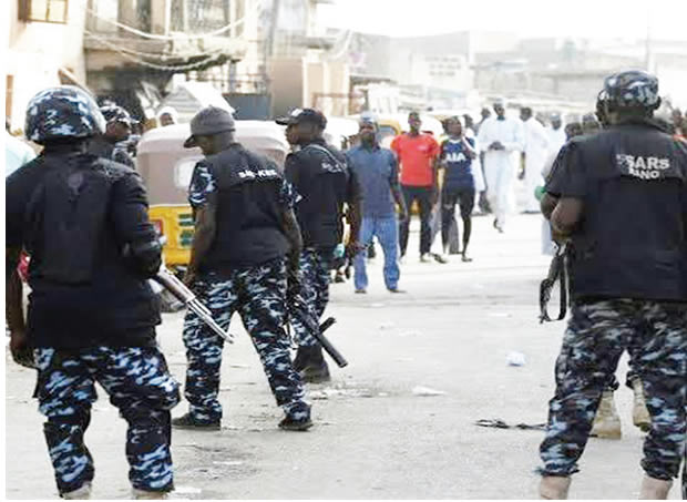 Police burst Lagos apartment rescue 27 kidnapped foreigners Police burst Lagos apartment rescue 27 kidnapped foreigners