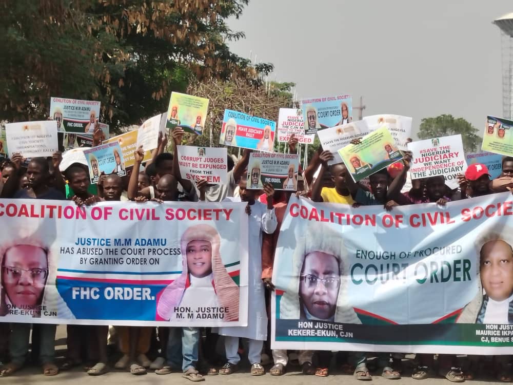JUST IN Massive protest erupts in Abuja over judiciary crisis in Benue JUST IN Massive protest erupts in Abuja over judiciary crisis in Benue