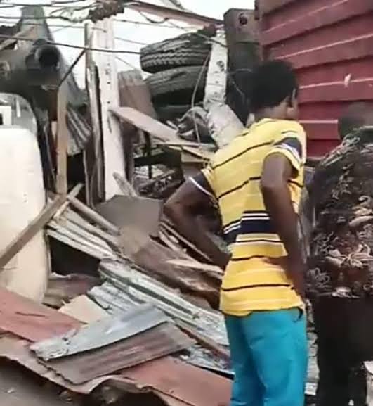 Scores feared dead as truck rams into vehicles in Anambra Scores feared dead as truck rams into vehicles in Anambra