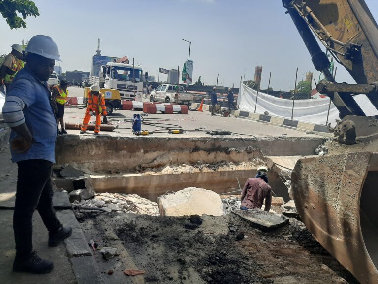 Umahi apologises to Tinubu Lagos residents over unexpected bridge closure Umahi apologises to Tinubu Lagos residents over unexpected bridge closure