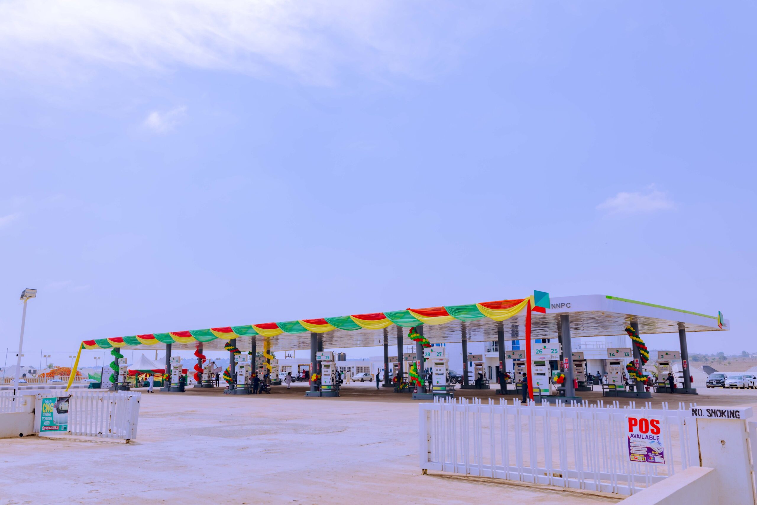 NNPC unveils new filling station in Abuja gives free fuel to customers NNPC unveils new filling station in Abuja gives free fuel to customers