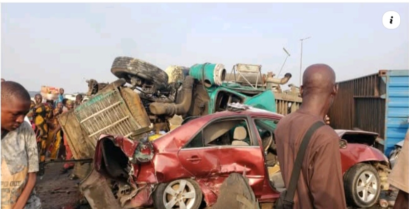 Commuters stranded as multi vehicle accident rocks Lagos Ibadan Expressway Commuters stranded as multi vehicle accident rocks Lagos Ibadan Expressway