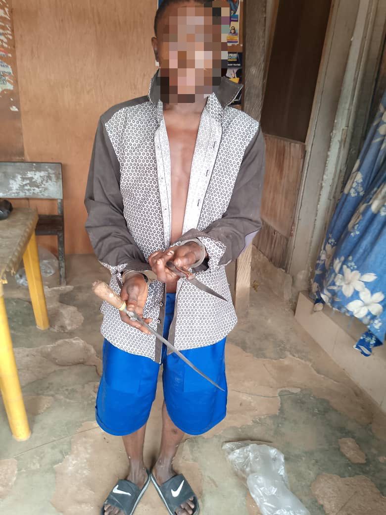Police arrest ex convict for attempted robbery on Lagos bridge Police arrest ex convict for attempted robbery on Lagos bridge