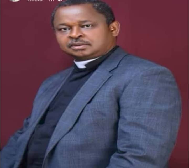 Tragedy as catholic priest dies while playing tennis in Anambra Tragedy as catholic priest dies while playing tennis in Anambra