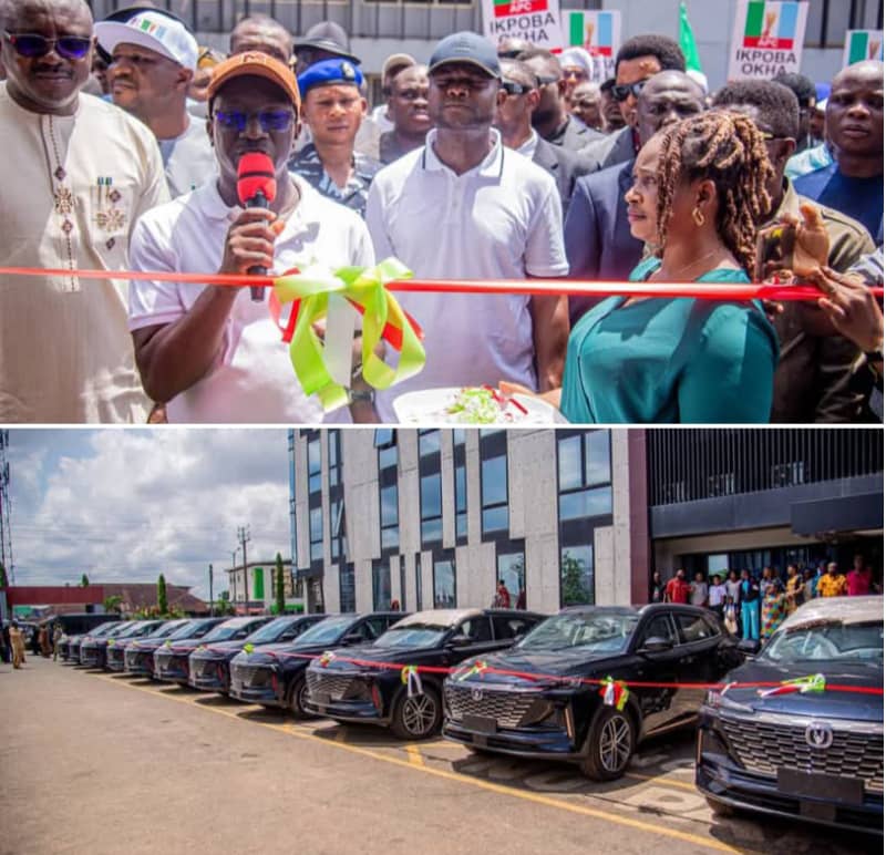 Edo gov presents 17 new SUVs to acting LG bosses who impeached PDP chairmen Edo gov presents 17 new SUVs to acting LG bosses who impeached PDP chairmen