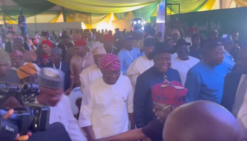 Drama as Tinubu snubs Sanwo Olu at Lagos Calabar Coastal Highway opening Drama as Tinubu snubs Sanwo Olu at Lagos Calabar Coastal Highway opening