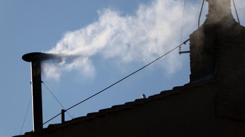 BREAKING White smoke emerges as new pope is elected BREAKING White smoke emerges as new pope is elected