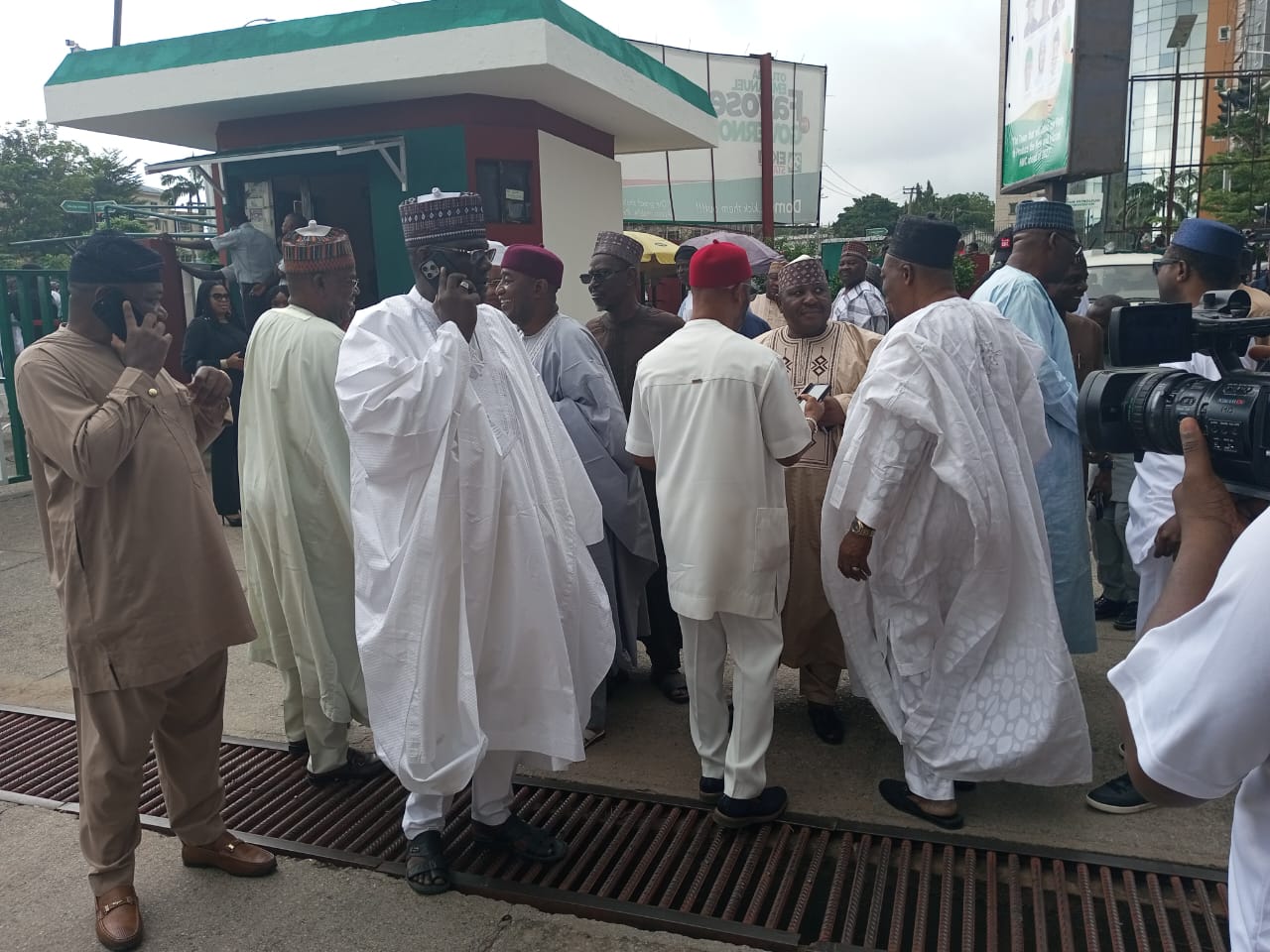 JUST IN Tension at PDP headquarters as security operatives order BoT members out of meeting hall JUST IN Tension at PDP headquarters as security operatives order BoT members out of meeting hall