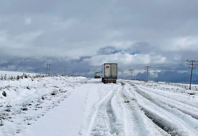 Many killed as deadly floods snow sweep away schoolchildren in South Africa Many killed as deadly floods snow sweep away schoolchildren in South Africa