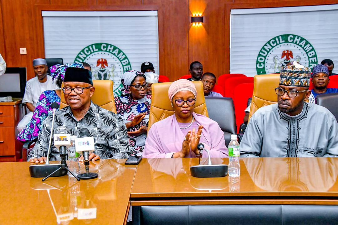  Peter Obi donates N20m to flood victims in Niger 