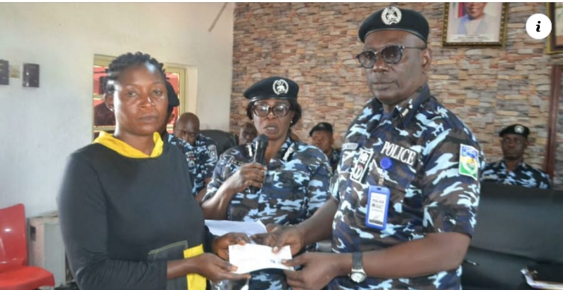 Families of 13 deceased officers receive N8m from Anambra Police Families of 13 deceased officers receive N8m from Anambra Police