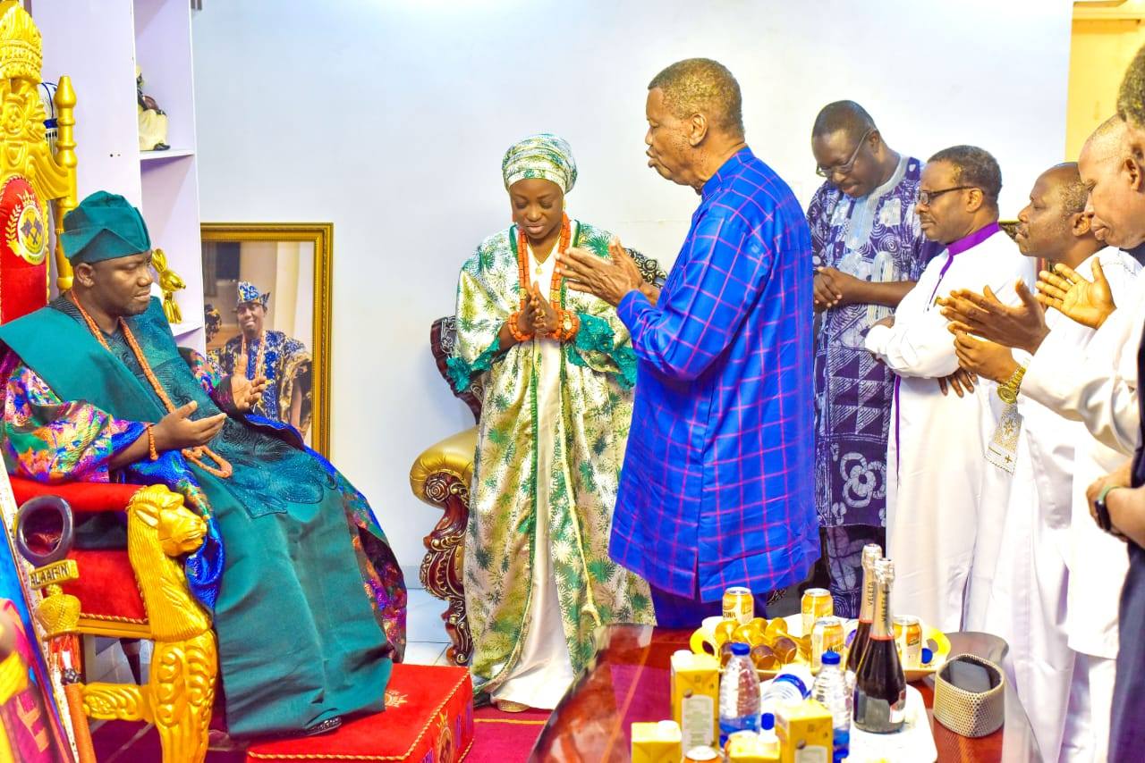 Pastor Adeboye visits Alaafin of Oyo Pastor Adeboye visits Alaafin of Oyo