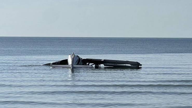 6 feared dead as plane crashes into ocean 6 feared dead as plane crashes into ocean