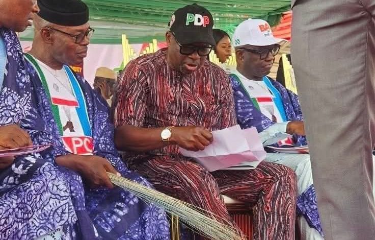 PDP s Fayose spotted at APC rally in Ekiti declares support for Oyebanji Tinubu 8217 s re election PDP s Fayose spotted at APC rally in Ekiti declares support for Oyebanji Tinubu s re election