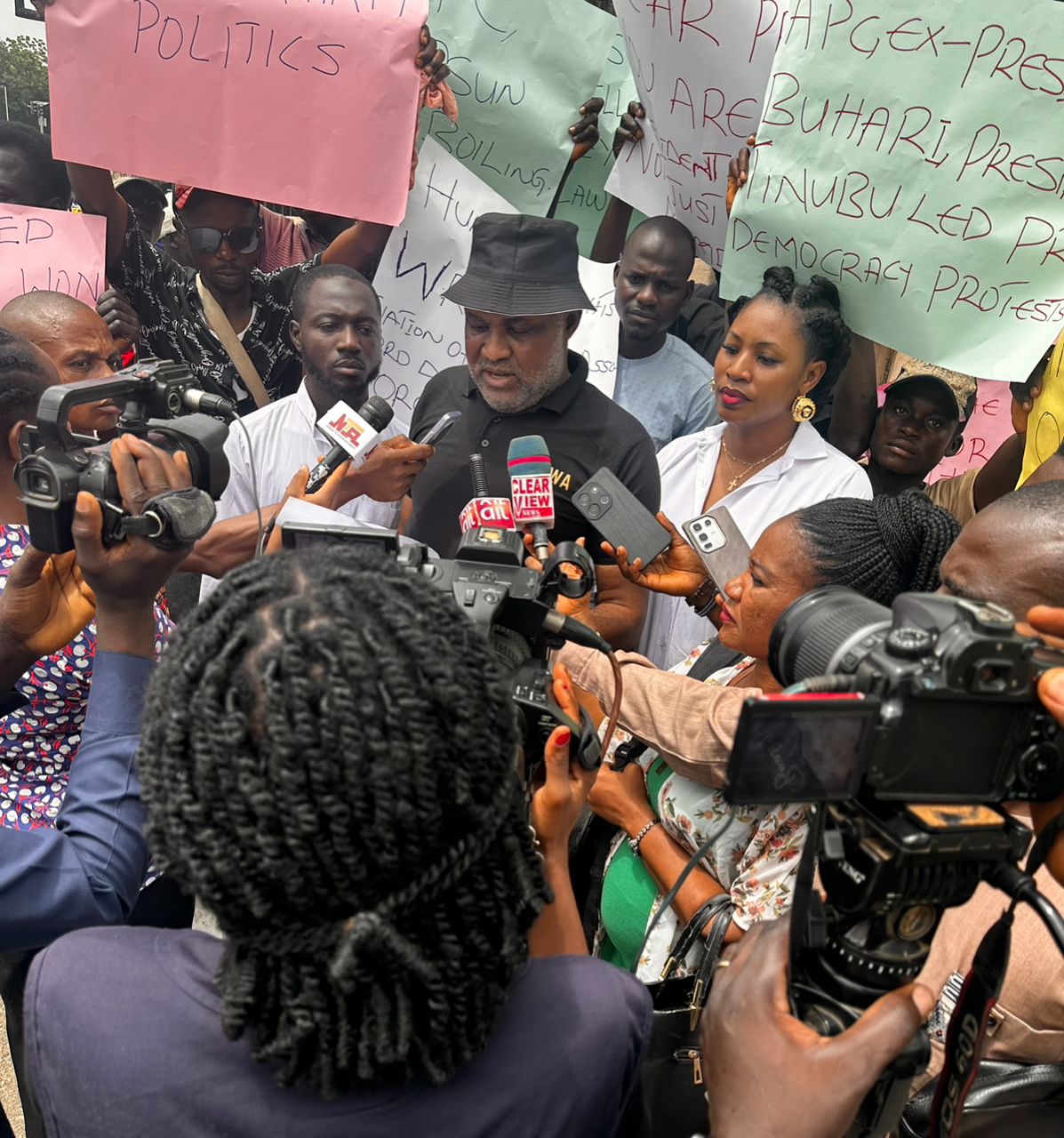 Osun LGs HURIWA protests in Abuja demands FG uphold court ruling sacking APC officials Osun LGs HURIWA protests in Abuja demands FG uphold court ruling sacking APC officials