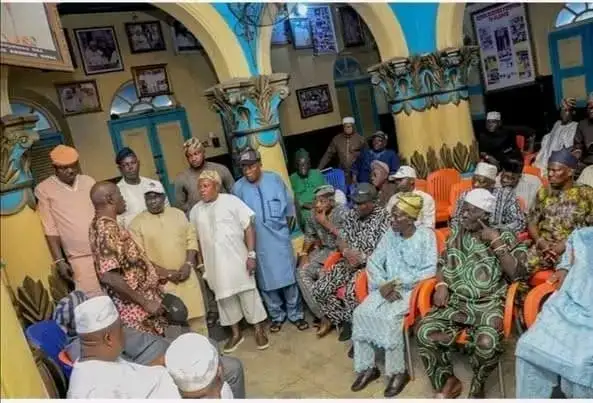 Lagos monarch dethrones 6 chiefs for attending Labour Party campaign Lagos monarch dethrones 6 chiefs for attending Labour Party campaign